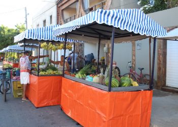 Aracati: feirantes da Agapito dos Santos recebem novas quitandas da feira livre