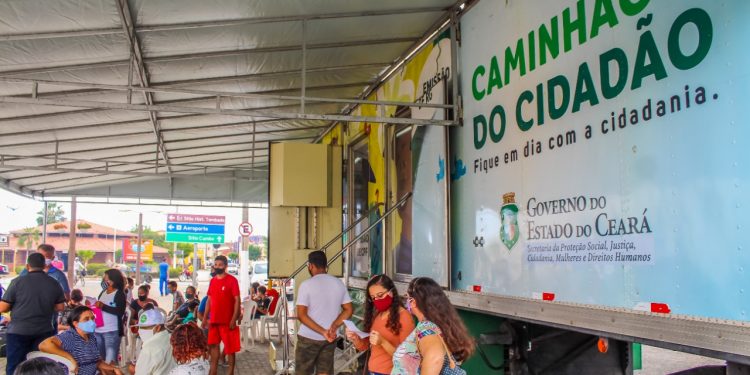 Aracati: SPS promove atendimento itinerante com debate sobre violência contra mulheres e LGBT+ e oferta de serviços