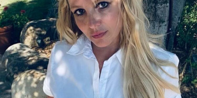 Britney Spears reflete sobre corpo e se diz mais feliz quando está gordinha