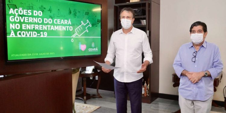 Governador do Ceará anuncia saída do Secretário de Saúde