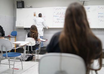 Câmara aprova oferta gratuita de absorventes para estudantes
