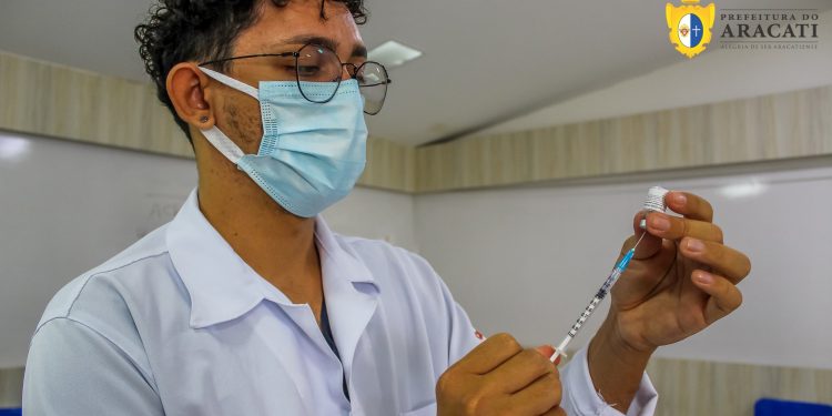 Aracati vacina Profissionais da Educação com 2ª dose da AstraZeneca na próxima terça