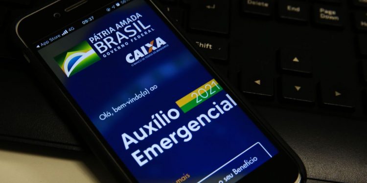 Caixa paga neste domingo auxílio emergencial a nascidos em novembro