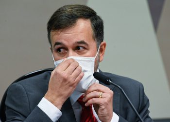CPI da Covid: Auditor do TCU confirma que seu pai mantém relação com Bolsonaro, mas que relatório foi alterado e usado indevidamente