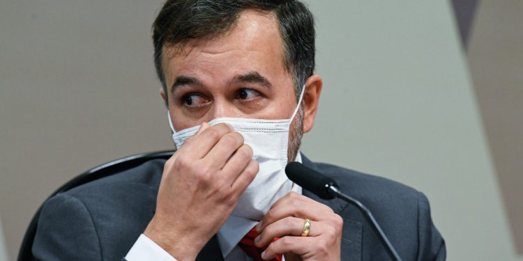 CPI da Covid: Auditor do TCU confirma que seu pai mantém relação com Bolsonaro, mas que relatório foi alterado e usado indevidamente