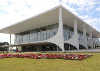 Presidente veta fundo eleitoral de R$ 5,7 bilhões para 2022