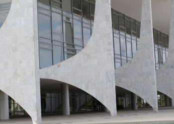 Governo detalha o novo Auxílio Brasil e a MP dos precatórios