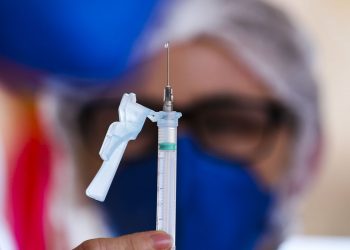 Covid-19: Brasil chega a 80% da população acima de 18 anos com 1ª dose