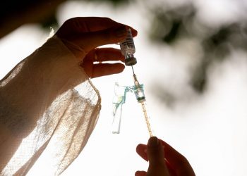 Covid-19: Brasil avalia aplicar dose de reforço a público específico