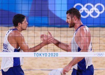 Alison e Álvaro buscam vaga nas semifinais do vôlei de praia em Tóquio