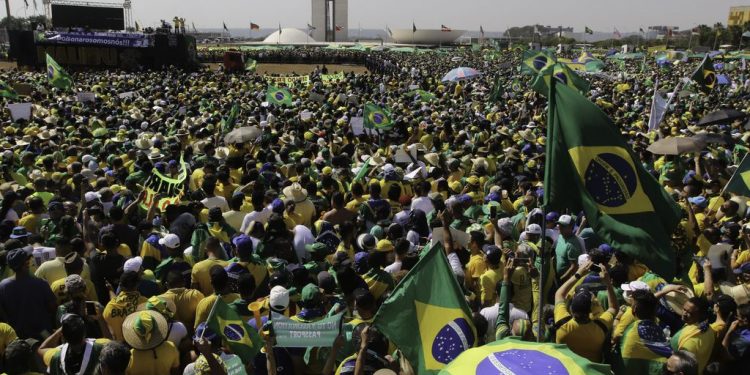 Ao menos 19 capitais têm atos pró-Bolsonaro, incluindo Fortaleza