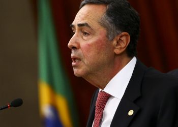 Barroso chama Bolsonaro de ‘farsante’ e diz que populismo busca culpados para fiasco