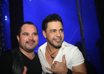 Zezé Di Camargo e Luciano fazem show em São Paulo para vacinados contra Covid-19