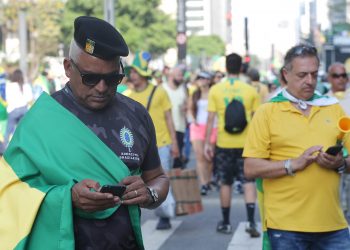 Após nota, bolsonaristas foram da decepção à narrativa combinada em menos de 24 horas