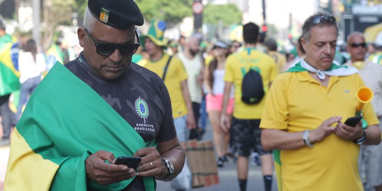 Após nota, bolsonaristas foram da decepção à narrativa combinada em menos de 24 horas