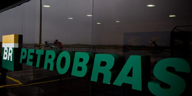 Petrobras sinaliza aumento de preço dos combustíveis após Bolsonaro falar em redução