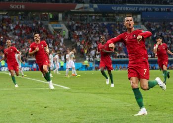 Cristiano Ronaldo vira jogo no fim e se torna maior artilheiro de seleções