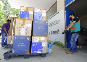 Ceará recebe 231 mil doses para imunizar a população contra a Covid-19