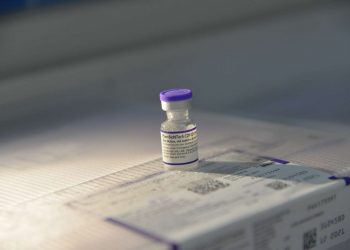 Lote com 47 mil doses de vacina contra a Covid-19 chega ao Ceará