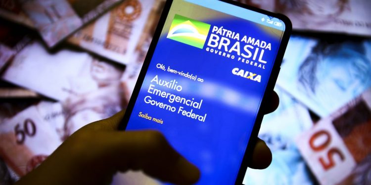 Trabalhadores nascidos em dezembro podem sacar auxílio emergencial