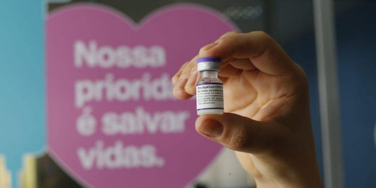 Ceará recebeu mais dois lotes de vacinas contra Covid-19, entre Pfizer e CoronaVac