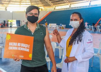 Aracati abre vacinação contra Covid-19 para público entre 14 e 17 anos