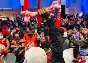 MTST e frente Povo Sem Medo invadem prédio da Bolsa de Valores de SP em protesto contra a fome