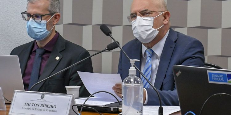 MEC estuda criação da primeira universidade federal digital do país