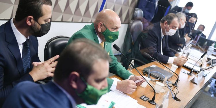 Luciano Hang depõe à CPI da Pandemia e diz que não é negacionista