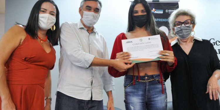 Governo do Ceará certifica 2,7 mil jovens aprendizes