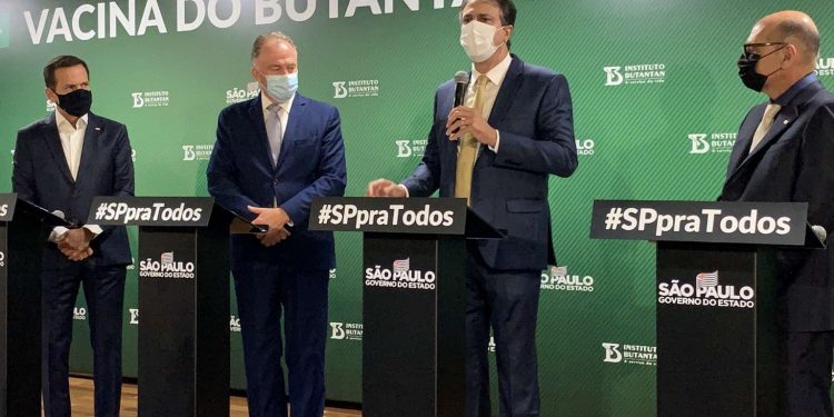Com compra direta de 300 mil doses de CoronaVac, Ceará atinge capacidade para vacinar 100% da população adulta