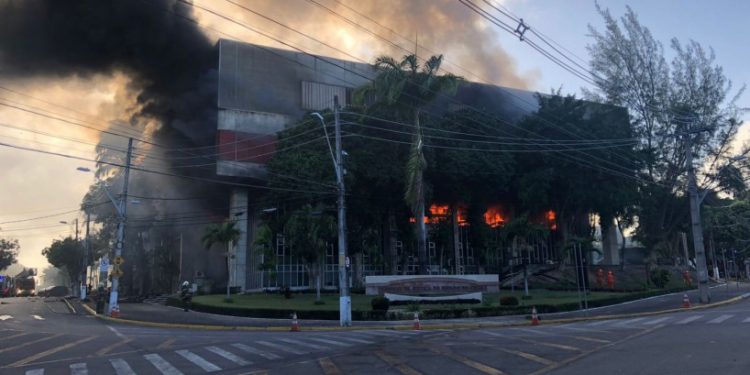 Incêndio atinge prédio do Tribunal de Justiça do Ceará, em Fortaleza
