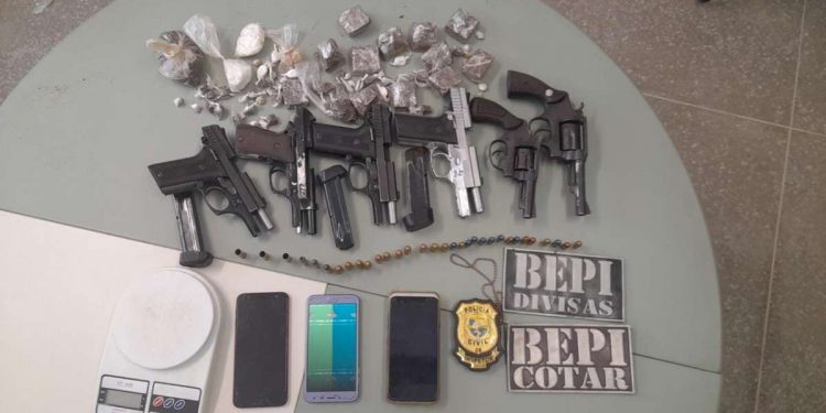 Icapuí: PC-CE e PMCE capturam suspeitos de integrar organização criminosa e apreendem seis armas