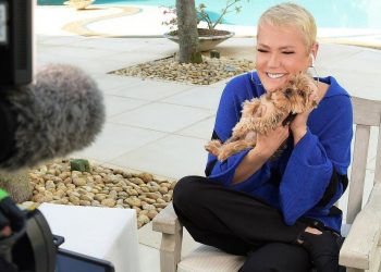 Xuxa vende mansão no Rio para cantora de pagode Karinah