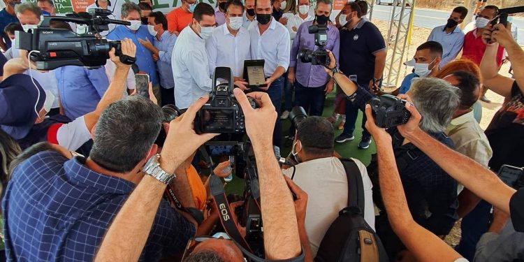 Governo do Ceará entrega duas novas rodovias para o desenvolvimento das regiões do Litoral Leste e Vale do Jaguaribe