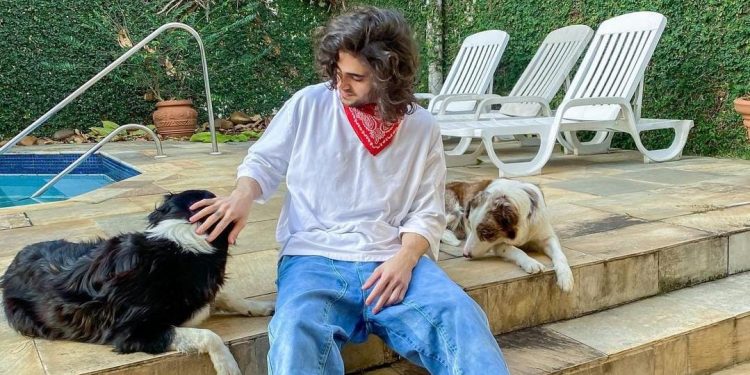 Fiuk e Thaisa Carvalho assumem namoro