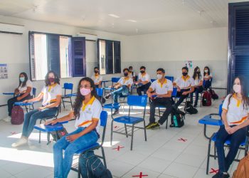 Escolas municipais de Aracati retomam aulas presenciais nesta segunda (27), mas ainda com opção remota