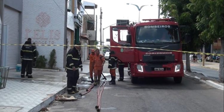 Aracati: incêndio na avenida Dragão do Mar assusta moradores