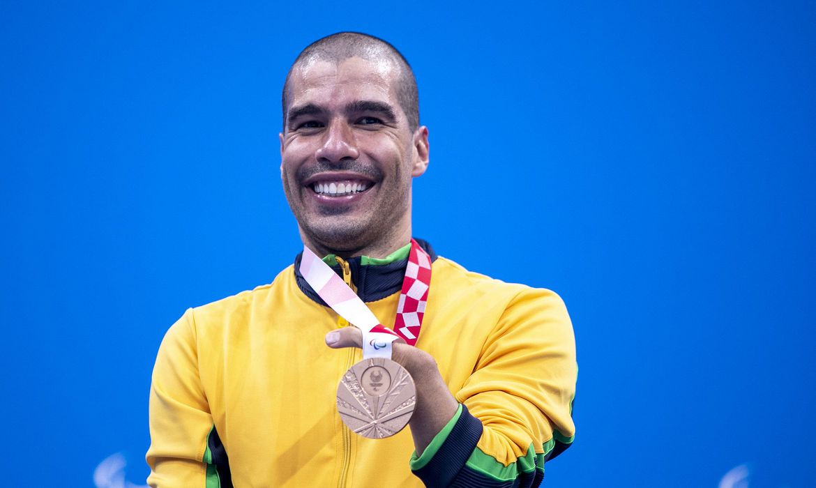Qual atleta ganhou mais medalhas nas Paraolimpíadas?
