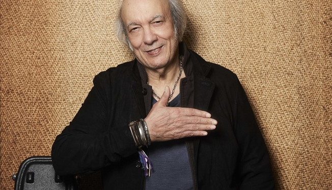 Erasmo Carlos deixa hospital após internação por Covid e defende vacina