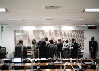Lobista não aparece para depor, e CPI aciona polícia legislativa