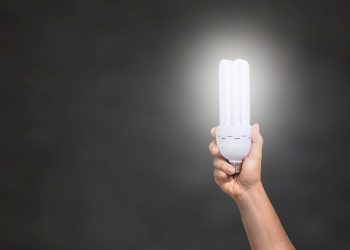 Com conta de luz mais cara, consumidores procuram formas de economizar