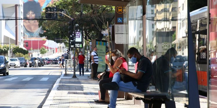 Covid-19: Brasil registra 21,2 milhões de casos e 590,7 mil mortes