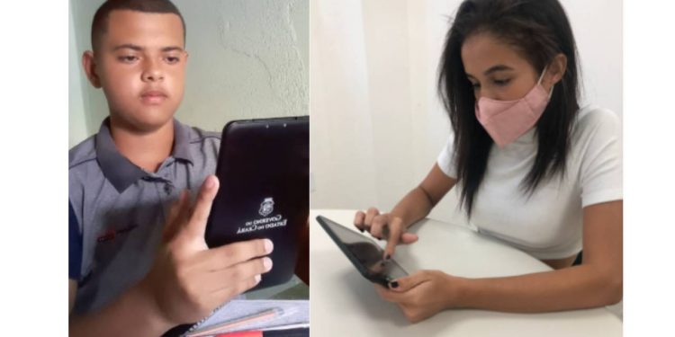 Alunos da 2ª série do Ensino Médio recebem tablets distribuídos pelo Governo do Ceará