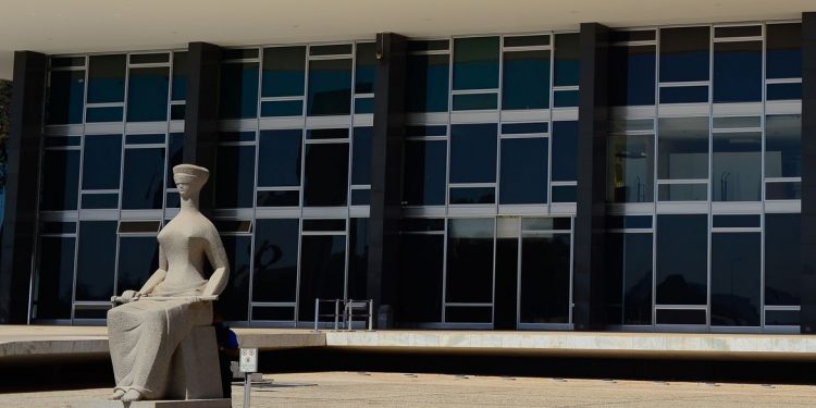 Maioria do STF decide reabrir pedido de gratuidade no Enem 2021