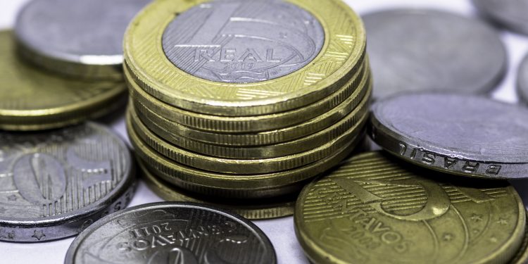 Desigualdade de renda no Brasil caiu de 2002 a 2015, aponta estudo inédito