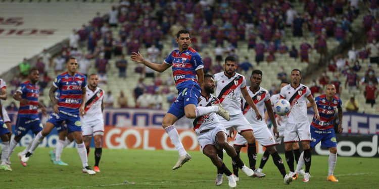 Atlético-GO vence Fortaleza em jogo com dois gols anulados pelo VAR
