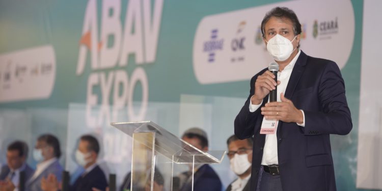 Na abertura da ABAV Expo & Collab, governador destaca a retomada do Turismo no Ceará
