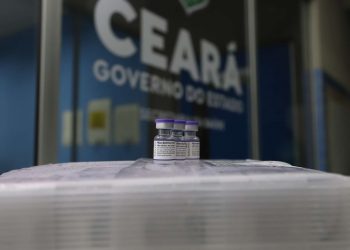 Mais de 143 mil doses da Pfizer chegam ao Ceará para aplicação da segunda dose