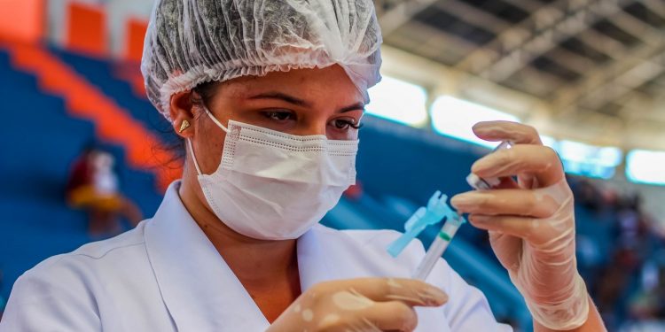 Vacinação contra Covid-19 da segunda e da terceira dose em Aracati; saiba mais